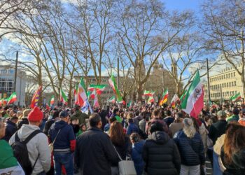 Deutschland: Jubel-Perser nach Beginn der israelisch-US-amerikanischen Angriffe auf Iran