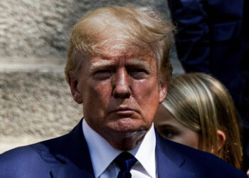 Emirate-Milliardär kritisiert Trump: Wer hat Ihnen die Befugnis zu dem Krieg gegeben?