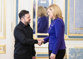 Klöckner und Selenskij: Zwei Illegitime beim freundlichen Plausch