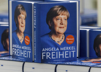 Merkel und Selenskij erhalten Verdienstorden der EU für "Menschenwürde, Freiheit und Demokratie"