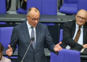 Merz will nicht nur IP-Adressen speichern, sondern auch Fußfesseln einführen