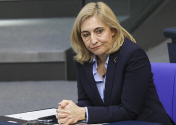 Regierungsplan: Mitversicherung in der Krankenkasse kappen