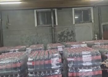 Russland: Fabrik für Coca-Cola-Fälschungen ausgehoben (VIDEO)
