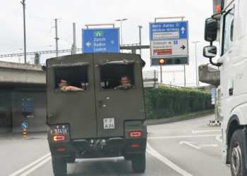 Schweiz: SVP fordert radikalen Sparkurs im Verteidigungsdepartement