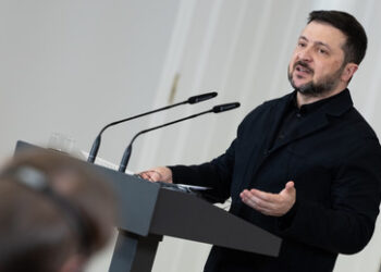 Selenskij: Washington fordert von Kiew Truppenabzug aus Donbass im Austausch für Garantien 