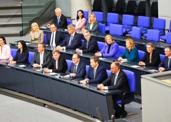 Sozialkahlschlag an der "Heimatfront": Gefügig machen für imperialistische Barbarei