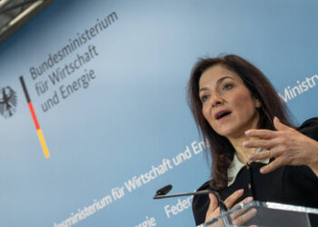 Steigende Spritpreise: Wirtschaftsministerin Reiche lehnt Entlastungen als "Aktionismus" ab