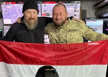 Ukrainischer Botschafter löst mit durchlöcherter ungarischer Flagge Eklat aus