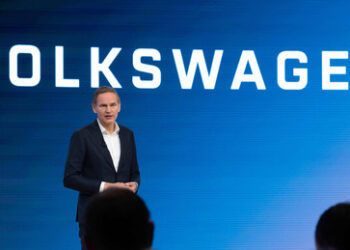 VW streicht bis 2030 rund 50.000 Jobs in Deutschland – Boni der Vorstände bleiben stabil