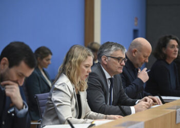 "Lebenslang Bundespressekonferenz": Journalist Florian Warweg siegt im Gerichtsprozess um Zulassung