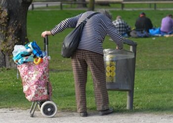 Altersarmut in Ostdeutschland nimmt innerhalb von vier Jahren um 51 Prozent zu