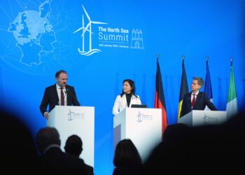 EU warnt vor "sehr ernster Lage": Europäer sollen weniger fahren, reisen und von zu Hause arbeiten