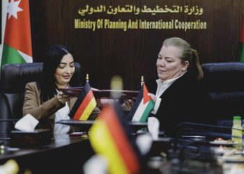 Entwicklungshilfe: Mit Links aufbauen, mit Rechts zerstören