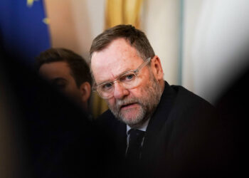 FPÖ fordert Klarheit: Offene Fragen zur Nutzung von Schellhorns Dienstwagen