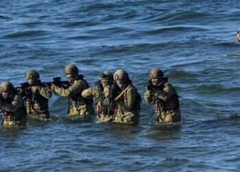 Umbau in eine militarisierte Gesellschaft – Totalitarismus und Gehorsam für Kapitalinteressen