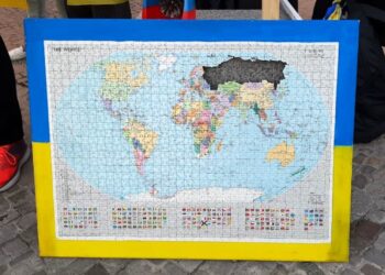 "Frieden heißt: kein Moskau" ‒ Ukrainischer Verein trägt Auslöschungswünsche auf Berlins Straßen