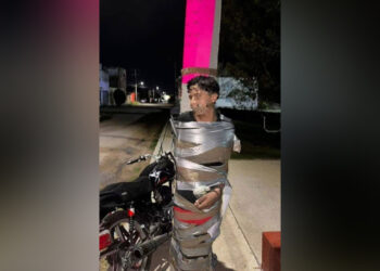 Fünf Diebe mit Klebeband an Pfählen – Mexikos "Batman" spaltet das Land