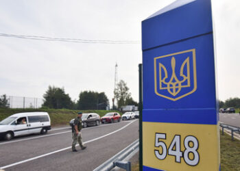 Immer mehr Ukrainer wollen ihr Land verlassen: Lange Warteschlangen an der Grenze
