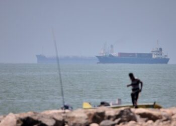 Iran greift Frachtschiff an – Trump-Deal zur Öffnung der Hormus auf dem Prüfstand