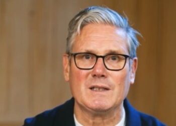Jugendschutz als Vorwand: Starmer will soziale Medien nach Vorbild Australiens stärker überwachen