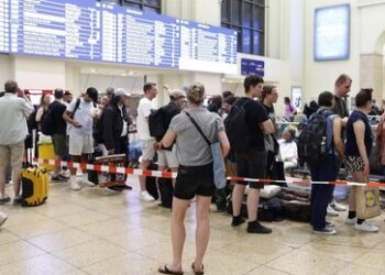 Massive IT-Störung lässt Bahnkunden landesweit in der Nacht stranden