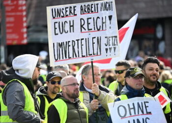 Mehr Arbeit, weniger Rechte: Die Medienkampagne für den Sozialabbau