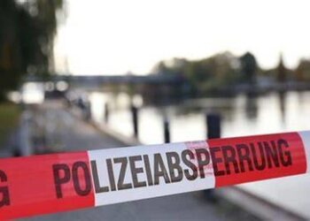 Nach Doppelmord mit Lanze in Bremen: 22-Jähriger weiter auf der Flucht