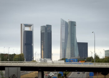 Wolkenkratzer in Madrid nach Explosion evakuiert