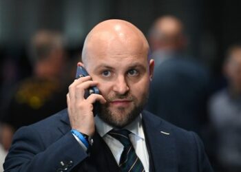 AfD-Außenpolitiker Frohnmaier: Merz sollte Putin anrufen