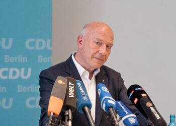 Berlins Lügen-Wegner: Am Sitz kleben bringt ihm eine Viertelmillion