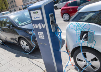 Britische Regierung beschließt Abgabe für Elektroautos: Was bedeutet das für Deutschland?