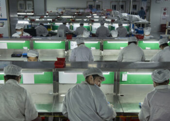 FT: Unabhängigkeit von Chinas Industrie kostet Westen Billionen