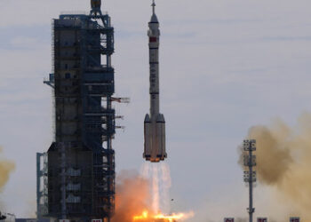 Historischer Durchbruch: China holt erste Stufe einer Trägerrakete kontrolliert zurück
