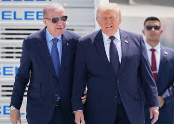NATO-Gipfel in Ankara: Trump droht mit dem Abzug aller US-Truppen aus Europa