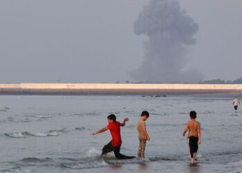 Nach weiteren US-Angriffen: Iran greift VAE-Öltanker an – Ölpreise schießen nach oben (VIDEO)