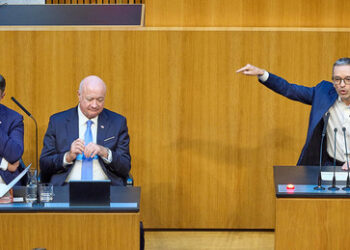Österreichs Harakiri-Budget: Kickl attackiert die Regierung scharf – FPÖ bleibt in Umfragen vorne