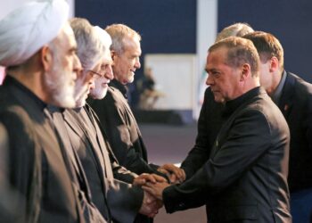 Russland sendet starkes Signal: Medwedew übermittelt Putins Solidarität nach Teheran