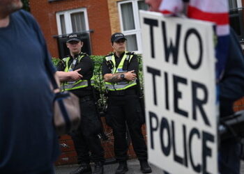 Studie: Britische Polizei sollte "woke Kulturkriege" lassen und Verbrechen bekämpfen