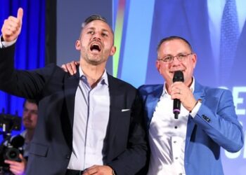 Sturm im Wasserglas? – Chrupalla und Siegmund "versündigen sich" mit DDR-Hymne
