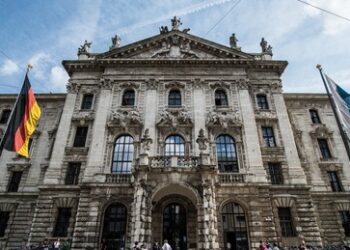 Wie die bayerische Regierung ihre Strafverfolgungsbehörden (nicht) beaufsichtigt