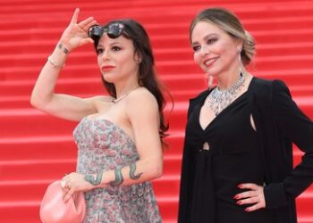 Zwei berühmte Italienerinnen mit russischen Wurzeln: Ornella Muti und Tochter vor Einbürgerung