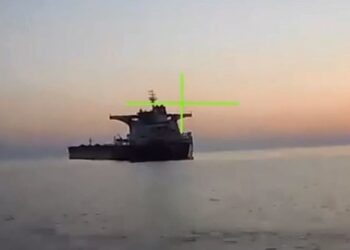 Crew evakuiert: Russland greift deutschen Frachter Emil mit Drohnen an (VIDEO)