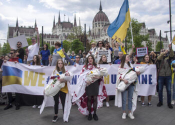 Ganz auf EU-Linie: Ungarn betrachtet Russland nun als Bedrohung
