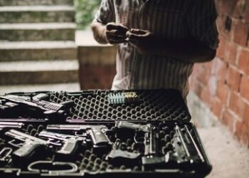 Italienische Staatsanwälte warnen: Mafia greift nach 800.000 vermissten ukrainischen Waffen