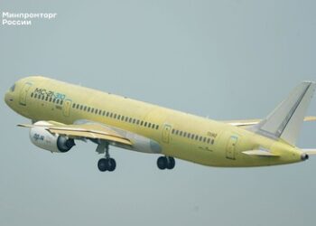 Komplett russisch: Neue Passagiermaschine MS-21-310 absolviert Jungfernflug