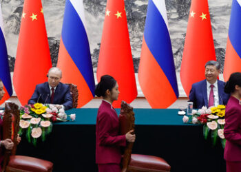 NATO-Albtraum: Russland und China könnten Zwei-Fronten-Krieg eröffnen