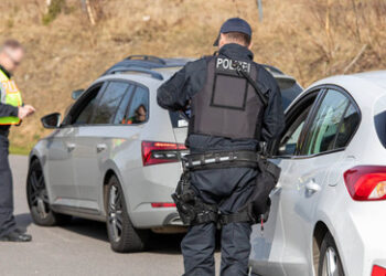 Nach Festnahme zweier mutmaßlicher "Wegwerf-Agenten" auf A6: Keine Spionage nachgewiesen