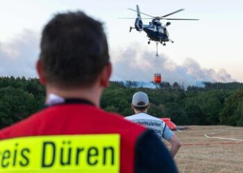 Nordrhein-Westfalen: 1.800 Menschen wegen nahendem Waldbrand evakuiert