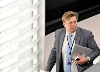 Prozesskosten: Erneut Haftbefehl gegen Krah im Böhmermann-Streit