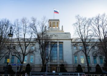 Russlands Botschaft in Berlin warnt Westen vor Einmischung Duma-Wahlen